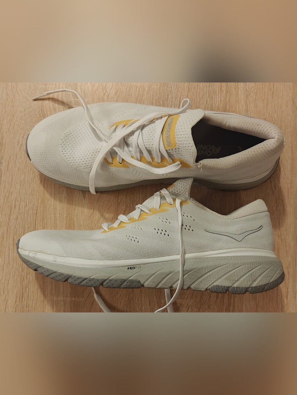 HOKA ONE ONE Cavu 3 Men’s Running Shoes Sz 11 White Lightweight Trainer